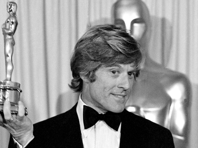 W roku 1980 Redford zadebiutował jako reżyser dramatem 'Zwykli ludzie', za który otrzymał jednego ze swoich czterech Oscarów