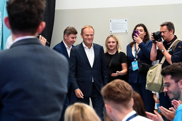 Przewodniczący PO Donald Tusk podczas spotkania z cyklu "Meet Up: Nowa Generacja Platformy Obywatelskiej" w Auli Akademii Morskiej w Szczecinie