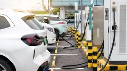 rozważasz zakup samochodu elektrycznego? wszystko, co musisz wiedzieć