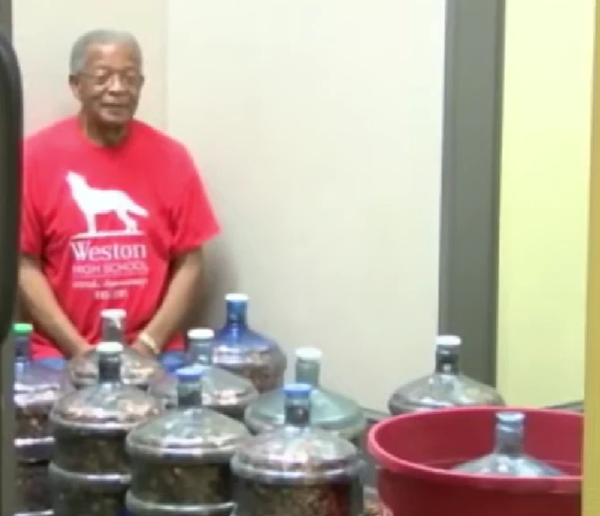 Za 45 godina sakupio je nešto više od 5.000 dolara u kovanicama