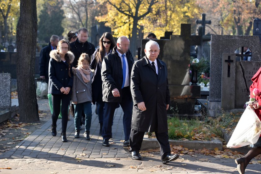 Kaczyński z Martą na Powązkach