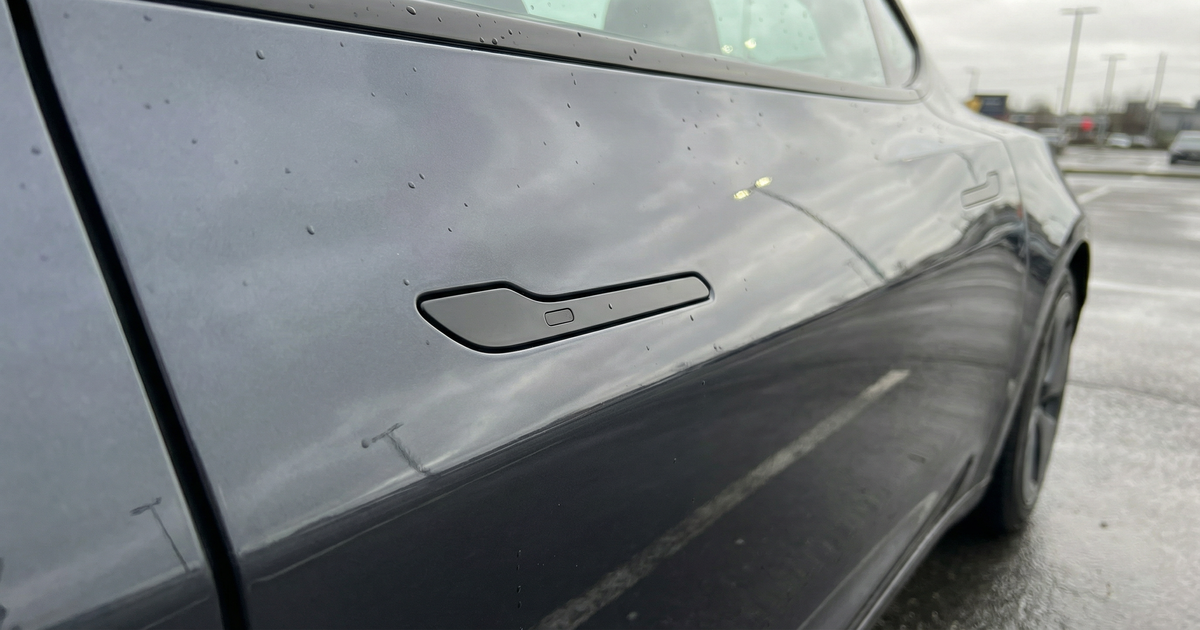 Perch-la-Cina-vieta-le-maniglie-a-scomparsa-e-cosa-cambia-per-Tesla-e-Mercedes