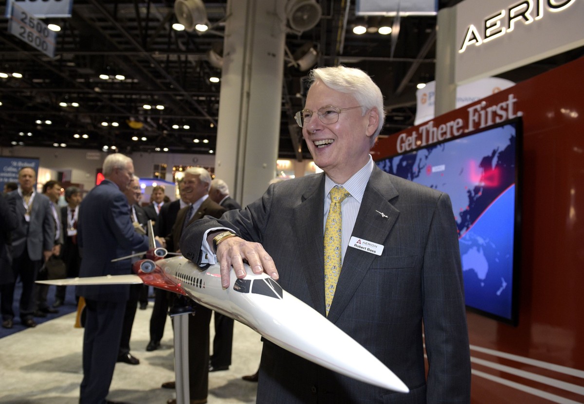 Miliarder Robert Bass News na konferencji NBAA Convention