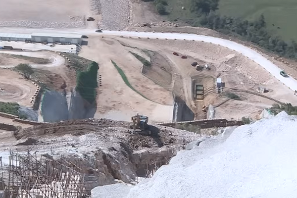 57883_bosonogi01-ap-tim-aylen