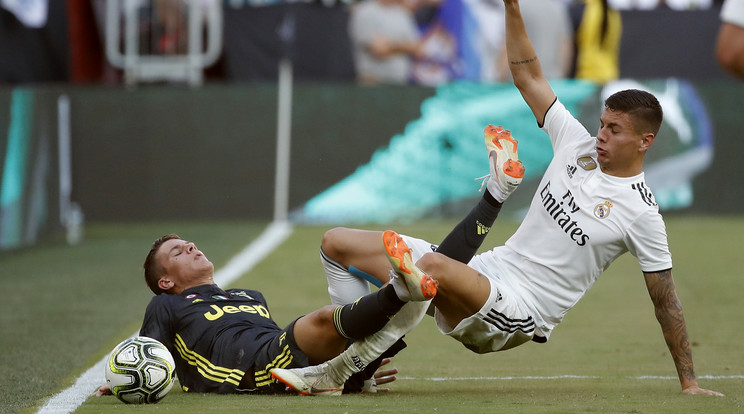 Ronaldo egyelőre
nem lépett pályára a Juventusban, így volt csapata ellen sem játszott /Fotó: Getty Images