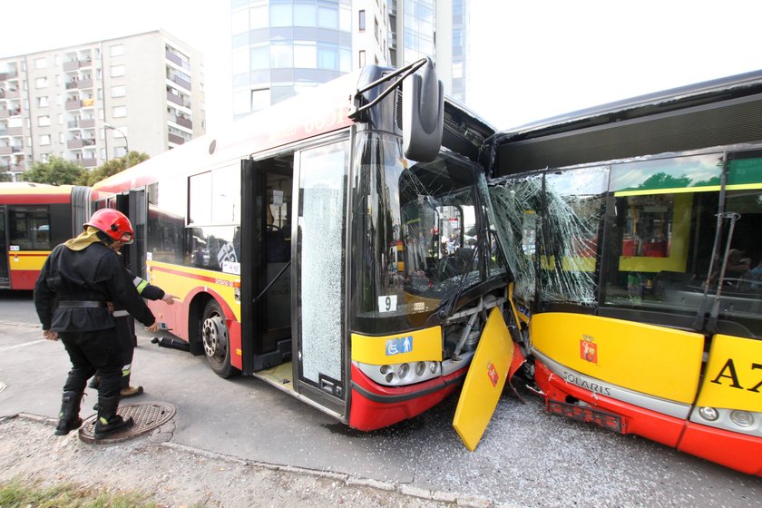 Autobusy zderzyły się w al. Jana Pawła II