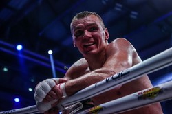 Masternak przegrał przez techniczny nokaut walkę o mistrzostwo świata [WIDEO]