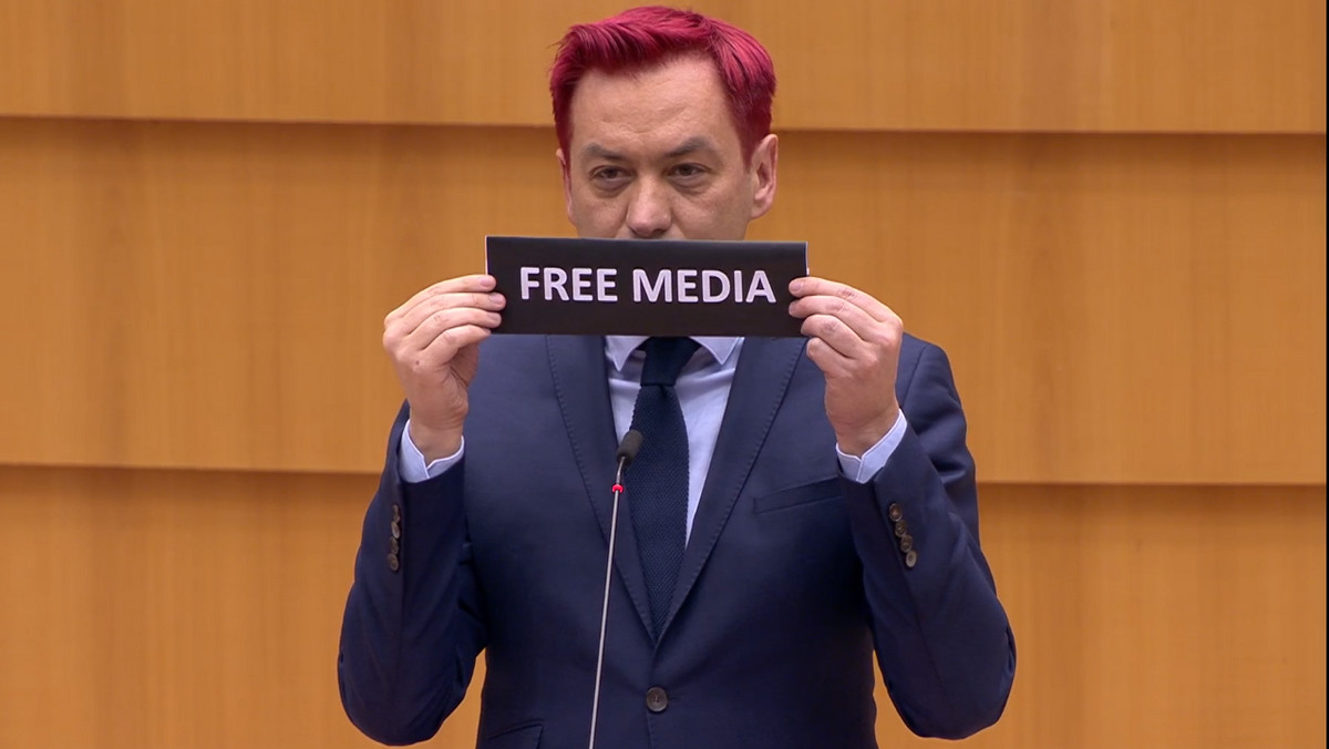 Mam nadzieję, że w Komisji Europejskiej wkrótce wrócimy do procedury z art. 7, musimy przedyskutować ostatnie wydarzenia – mówiła wiceszefowa KE Vera Jourova. W europarlamencie dyskutowano o wolności mediów w Polsce, Słowenii i na Węgrzech.