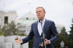 Tusk: Mam przyjaciół LGBT, ale nie jestem tęczowym rewolucjonistą