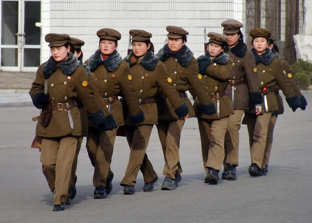 Kobiety w wojsku Korei Północnej podczas parady wojskowej