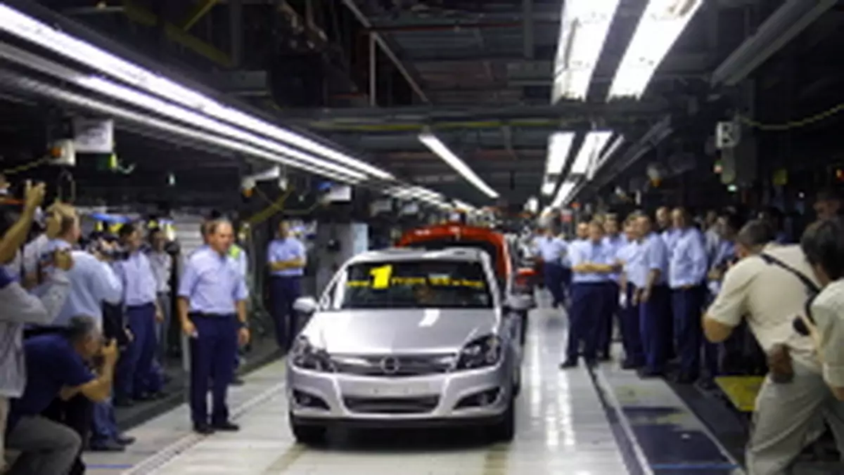 Opel: pierwsza nowa Astra sedan zjechała z linii produkcyjnej w Gliwicach