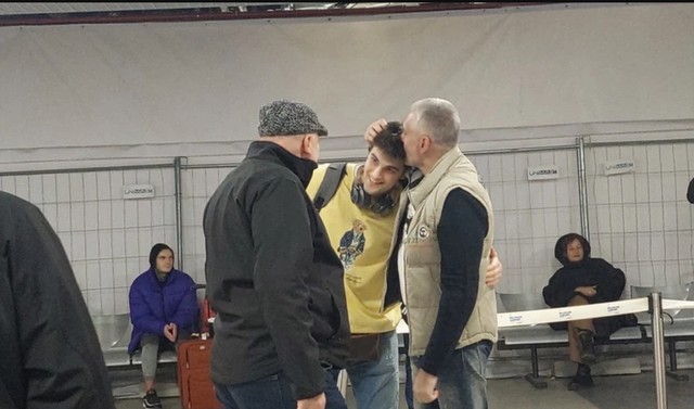 Čeda Jovanović sa sinom na aerodromu