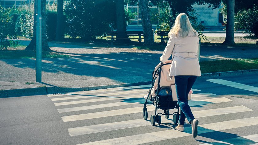 Zdążyła tylko odepchnąć wózek z dzieckiem. Sama nie uskoczyła przed autem. Młoda kobieta straciła nienarodzone maleństwo