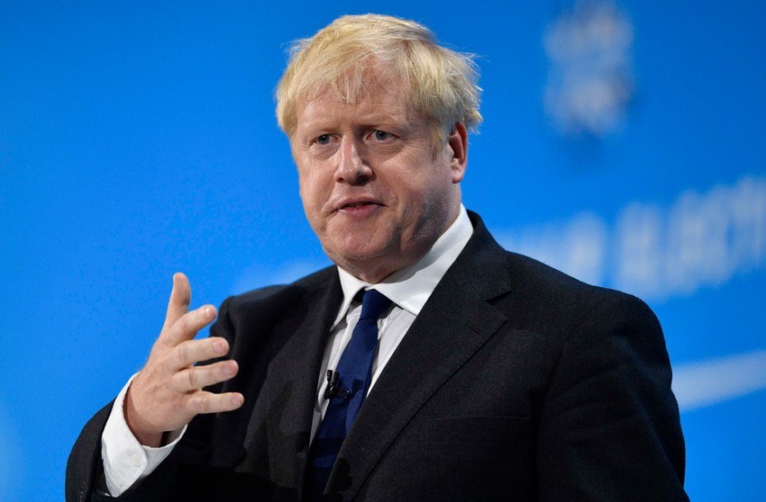 Još nije ni seo u premijersku fotelju a zvaničnici ga već napuštaju - Boris Džonson