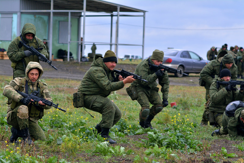 Ćwiczenia zmobilizowanych Rosjan w ośrodku w Rostowie nad donem. Październik 2022 r.