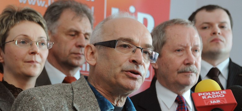 Lewica utonie w sporach