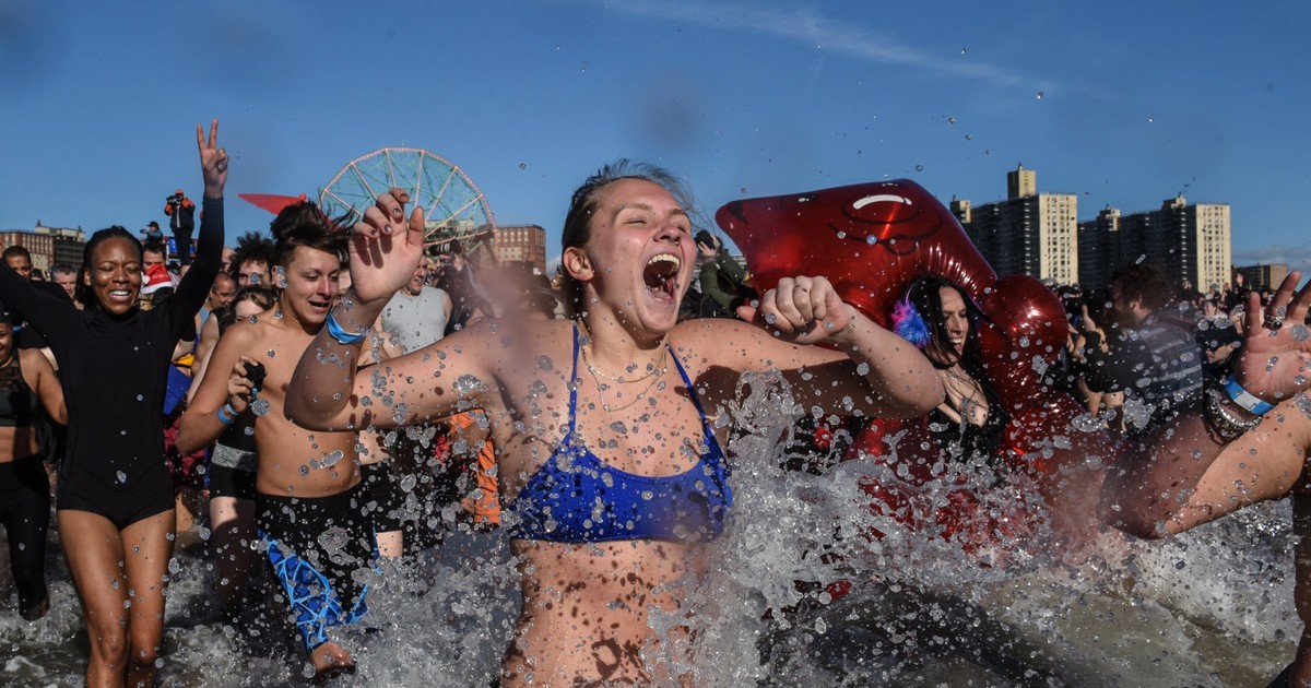 20 photos that show how brutal the Coney Island Polar Bear Plunge