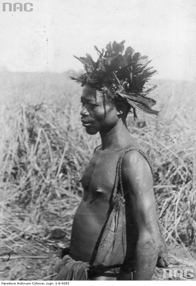 Znachor z plemienia ludożerców Abasalampasu nad rzeką Lulua - rok 1935, Kongo Belgijskie
