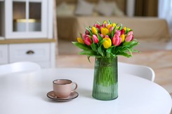 Cięte tulipany to symbol wiosny. Dodaj 1 łyżeczkę a postoją dłużej w wazonie