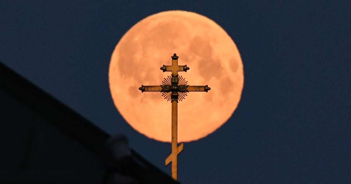 Kosmiczny maraton: Różowy Księżyc i meteor deszcz w kwietniu