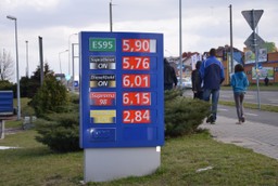 Na majówkę ceny benzyny poniżej 5,90 zł za litr
