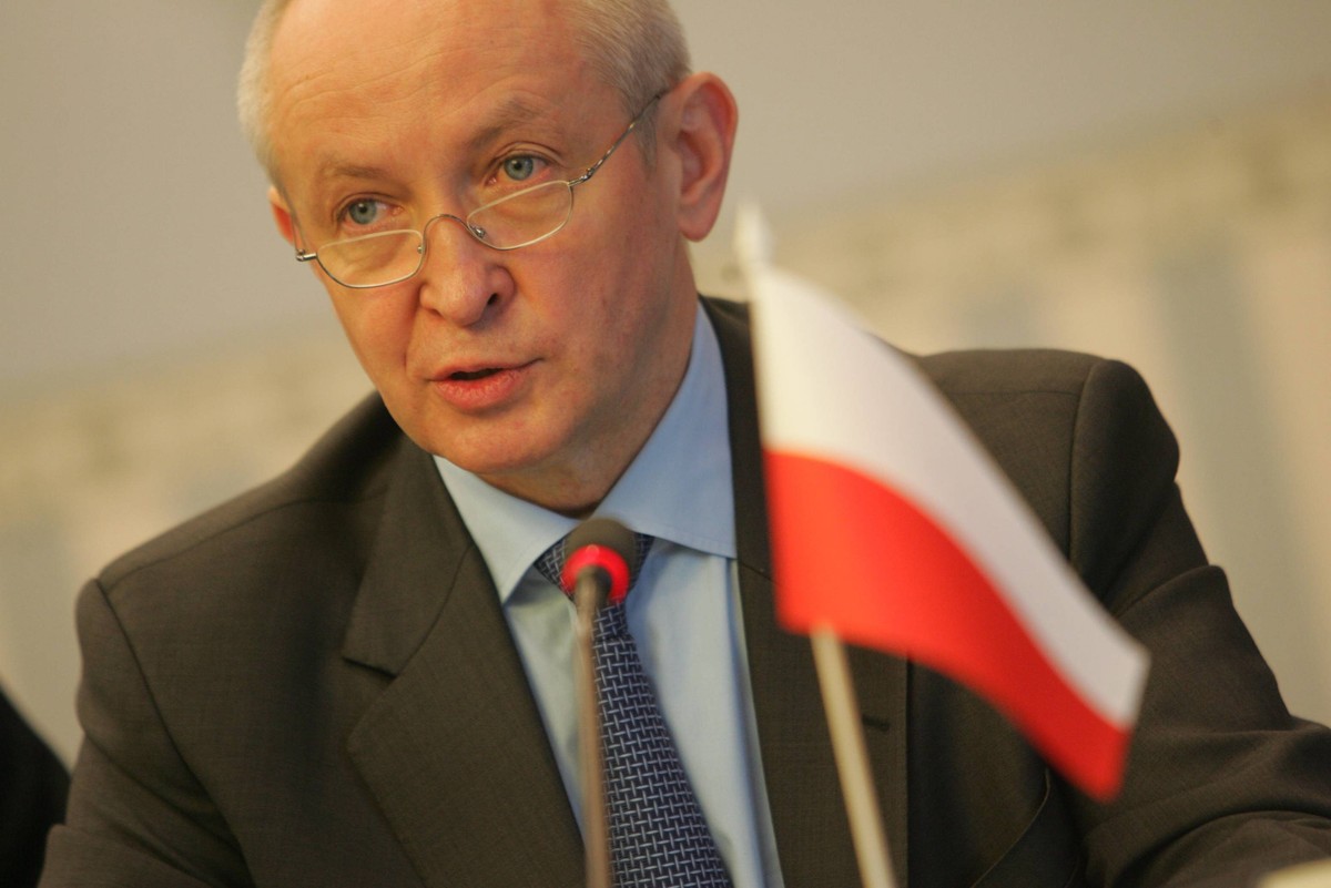 18.03.2005 Straszyn, Krzysztof Opawski podczas spotkania ministrów transportu Grupy Wyszechradzkiej dot. komunikacji między Polską, Czechami, Słowacją i Węgrami. FOT. DAMIAN KRAMSKI/AGENCJA GAZETA