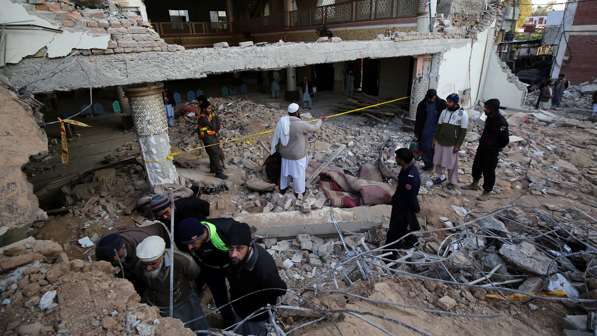 Pakistan. Zamach w meczecie w Peszawarze. Ofiar jest już setka [ZDJĘCIA]