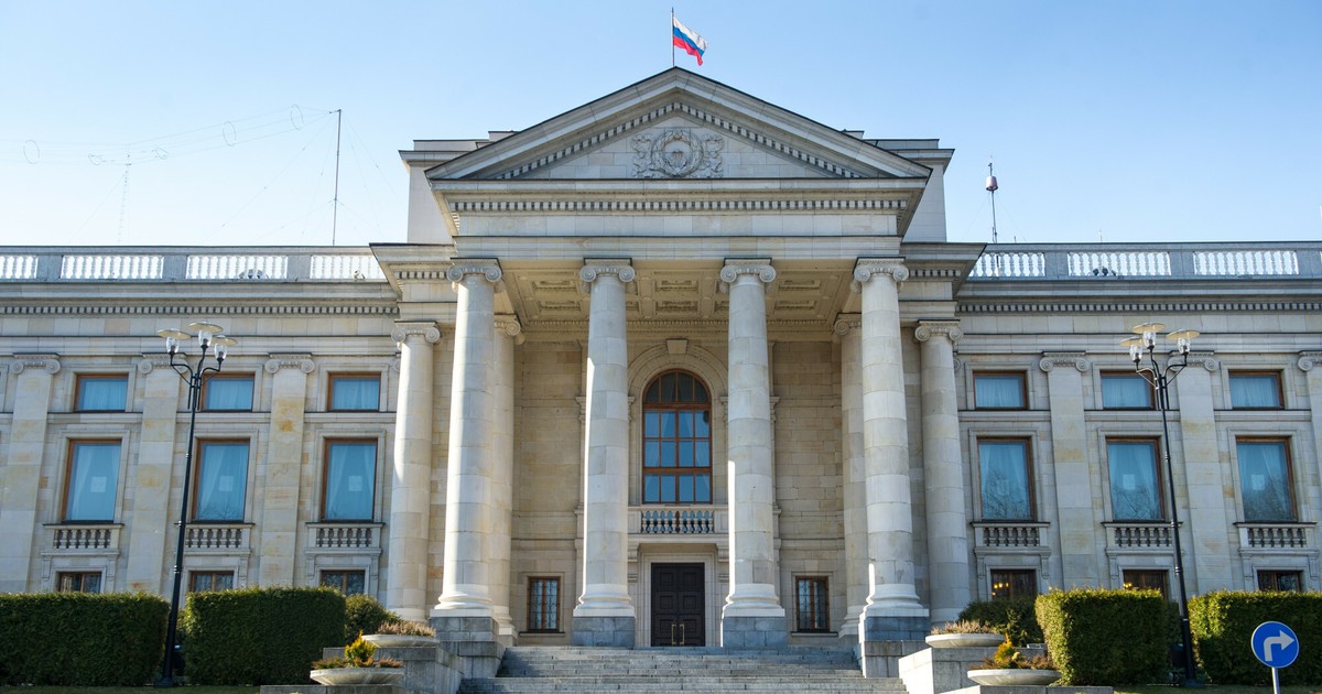 Rusko se nemovitostí v Evropě nevzdává.  Skandál v několika zemích