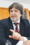Andrzej Sośnierz, prezes NFZ,
          zapowiada, że w 2008 roku fundusz rozpocznie wydawanie
          pacjentom elektronicznych kart