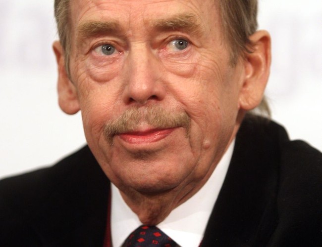 Urodził się w Pradze 5 października 1936 roku w rodzinie inteligenckiej, prowadzącej działalność biznesową. Z tego powodu po drugiej wojnie światowej komuniści, którzy przejęli władzę, uznali go za 'burżuja' i utrudniali wybór szkoły