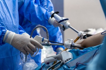 Ha az életmódváltás nem vezet eredményre és kóros elhízás alakul ki, testsúlycsökkentő műtét válhat szükségessé a szövődmények megelőzésének érdekében.