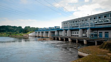 Przez suszę zaczyna brakować wody w studniach. Problemy mogą mieć też elektrownie