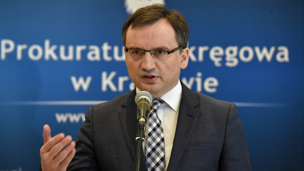 Na pewno na tym etapie śledztwa nie wykluczamy, że był tu jeszcze dodatkowy motyw oprócz rabunkowego - mówi minister sprawiedliwości Zbigniew Ziobro w rozmowie z "Super Expressem" o śledztwie ws. morderstwa małżeństwa Jaroszewiczów.