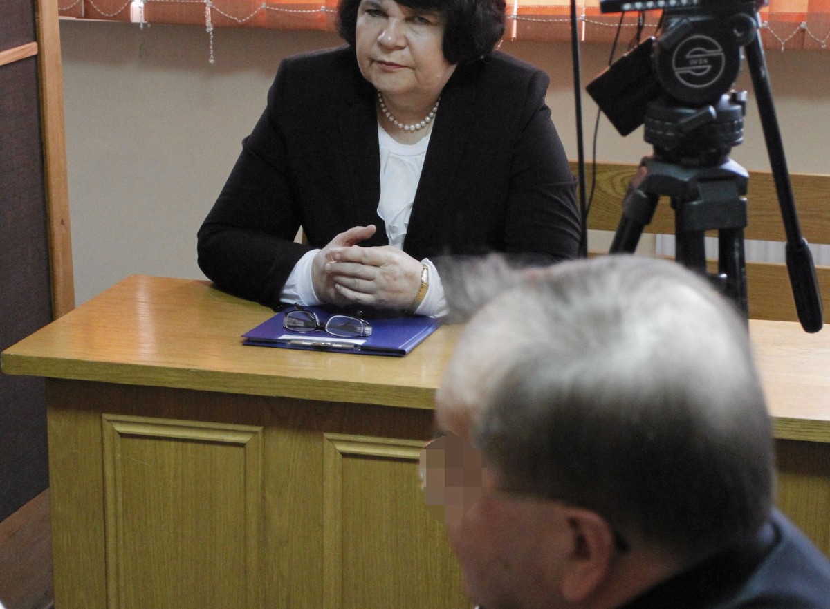 Ojciec Tadeusz R. i Anna Sobecka w sądzie