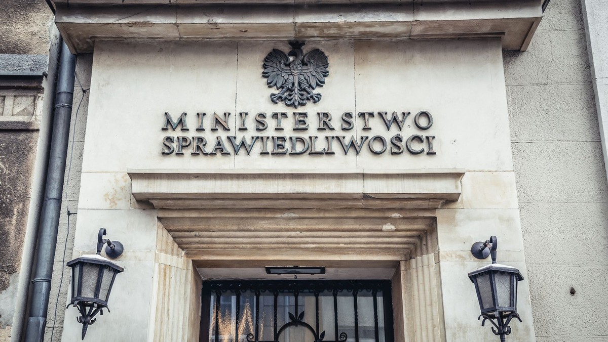 Koronawirus. Ministerstwo Sprawiedliwości proponuje kary za zarażenie COVID-19