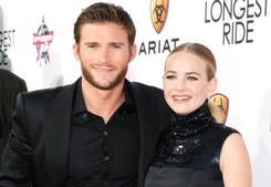 Jaki ojciec taki syn? Scott Eastwood coraz bardziej podobny do Clinta [ZDJĘCIA]