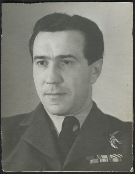 Marian Duryasz, (ur. 14 grudnia 1911 w Budach Pobyłkowskich, zm. 21 marca 1993 w Warszawie) pułkownik pilot Wojska Polskiego, kawaler Krzyża Srebrnego Orderu Wojennego Virtuti Militari. Fotografia pochodzi z archiwum prywatnego Marka Duryasza