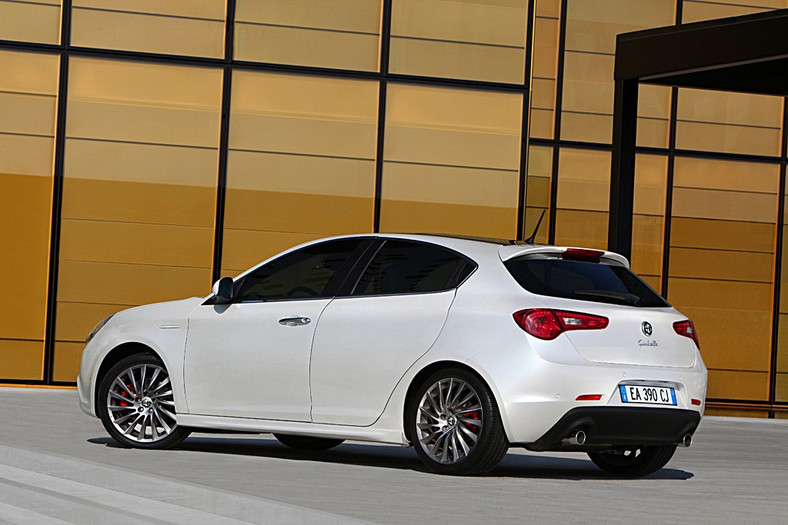 Alfa Romeo Giulietta: wnętrze i nowe zdjęcia