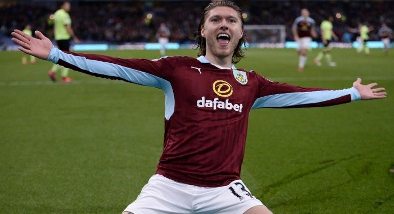 Burnley's Irish midfielder Jeff Hendrick celebrates after scoring their opening goal against Bournemouth on December 10, 2016