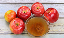 Ocet jabłkowy na odchudzanie i obniżenie cholesterolu. Prosty przepis na ocet jabłkowy