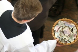 Ile wpływa na konto parafii, ile kosztuje utrzymanie kościoła? Znamy wyliczenia