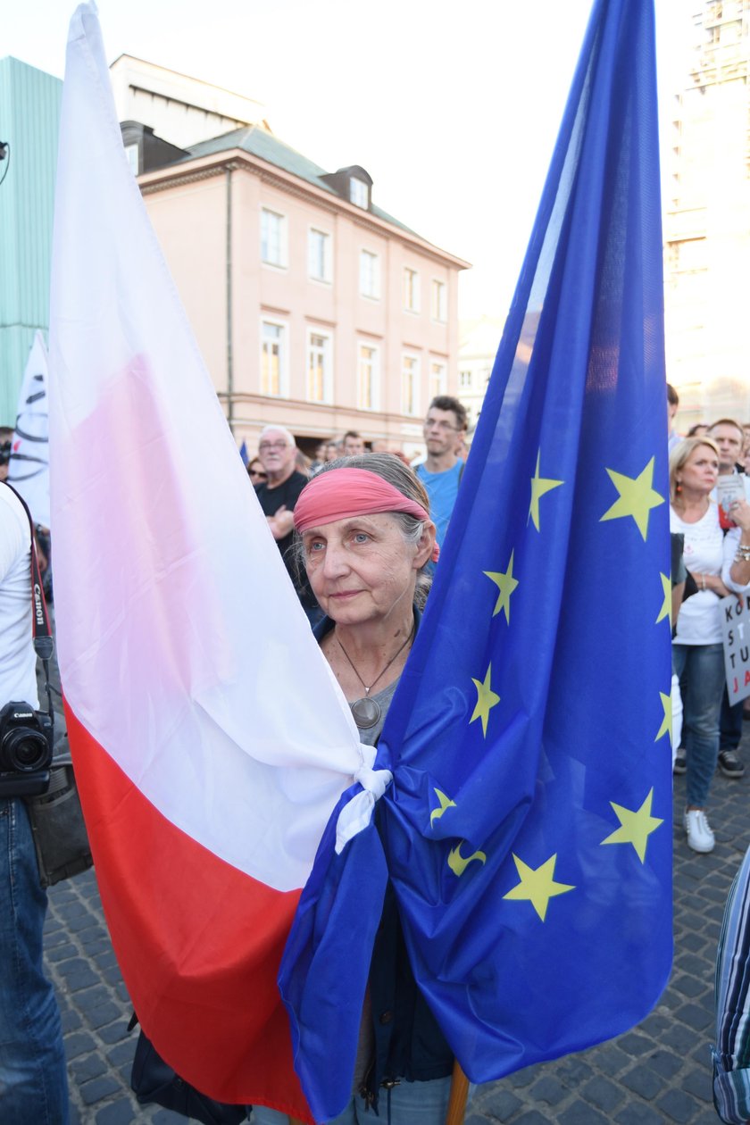 Protesty przed Sądem Najwyższym. Pojawił się Lech Wałęsa