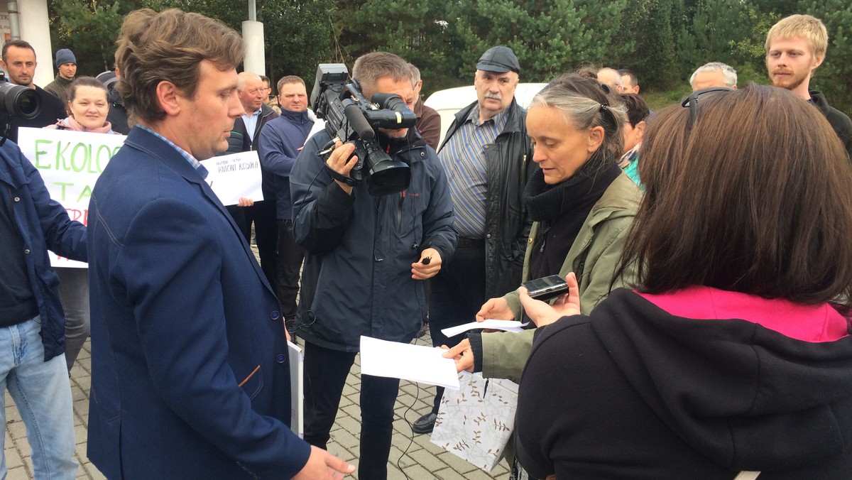 Kilka dni temu w mediach społecznościowych pojawiło się zdjęcie dwóch myśliwych, którzy trzymali upolowane głuszce. Jednym z mężczyzn jest nowy dyrektor Magurskiego Parku Narodowego Norbert Kieć. Aktywiści z Inicjatywy Dzikie Karpaty wsparci przez ekologów domagają się, by dyrektor zaprzestał polowań.