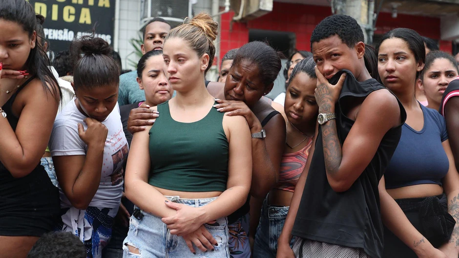U Penji je zavladao šok dok su meštani izvlačili sve više tela sa obližnjeg brda | Foto: Bruno Itan