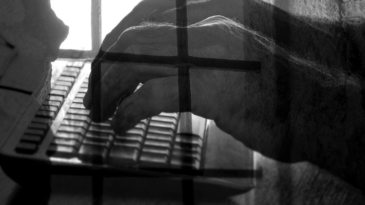 więzienie zakład karny areszt tymczasowy komputer laptop internet