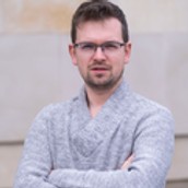 logo Piotr Wróblewski