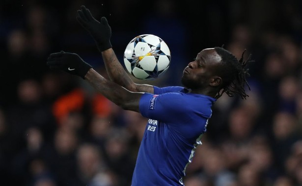 Moses przedłużył szanse Chelsea na grę w Lidze Mistrzów. 90 minut Bednarka w barwach Southampton