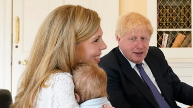 Boris Johnson po raz pierwszy na zdjęciu z synkiem!