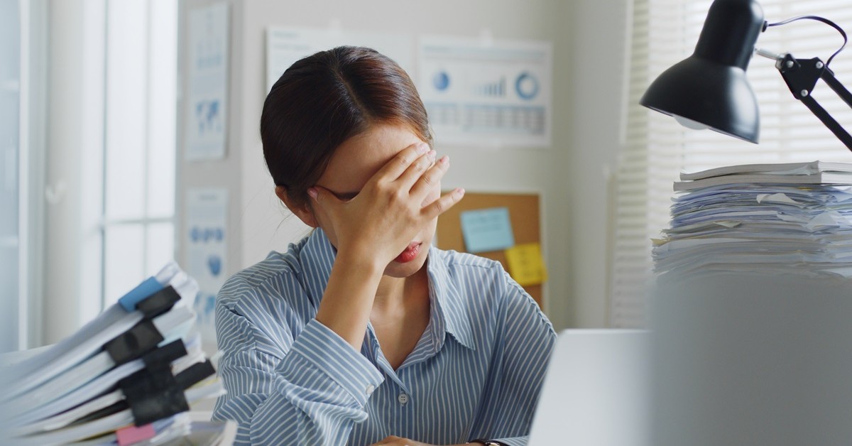 Jak obliczać wynagrodzenie chorobowe po długiej nieobecności w pracy?