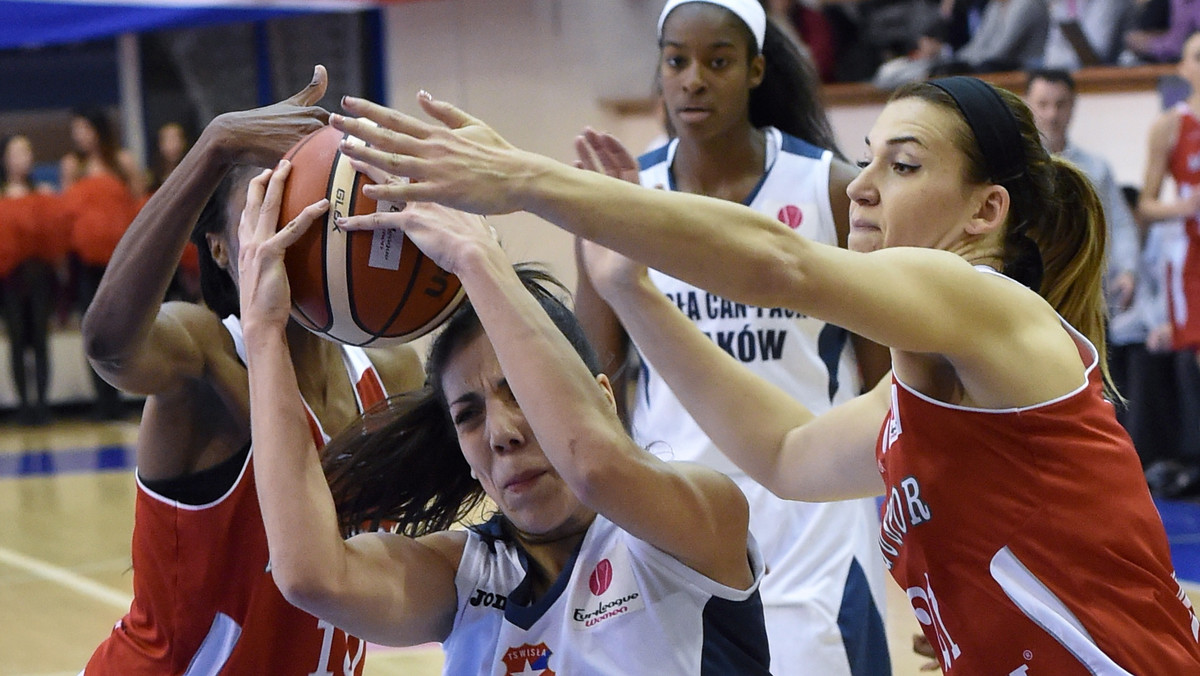 Koszykarki Wisły Can-Pack Kraków pokonały we własnej hali turecki zespół Agu Spor Kayseri 67:66 (22:16, 17:22, 14:16,14:12) w siódmej kolejce Euroligi. Mistrzynie Polski odniosły trzecie zwycięstwo w tych rozgrywkach.